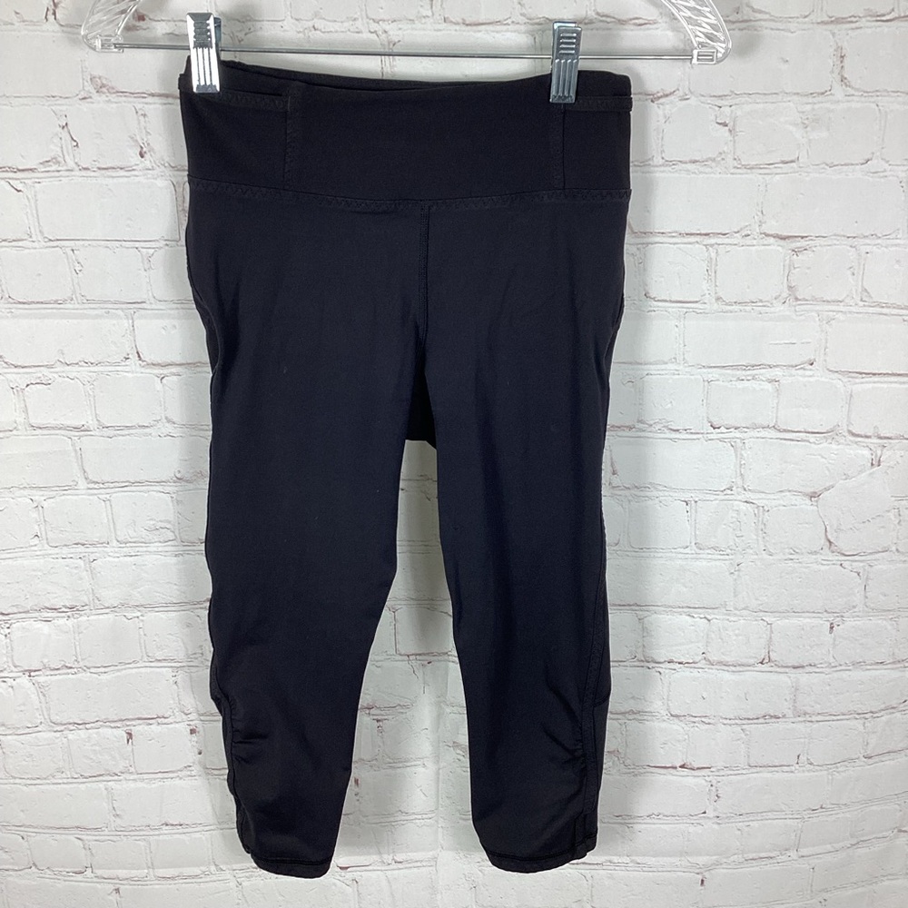 Lululemon Black‎ Cropped Leggings Women’s Size 4 Yoga Running Walking Athleisure
